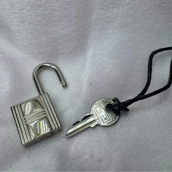 Hermès Cadena Padlock Palladium Lock W Key & strap Charm Necklace Rare Authentic - Picture 5 of 16